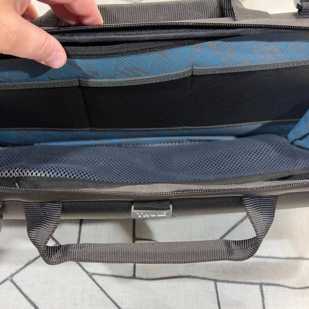 Thule Gauntlet3.0 MacBook Pro 13 Attache Rugged Hard Shell Sleeve Case TGSE-2253